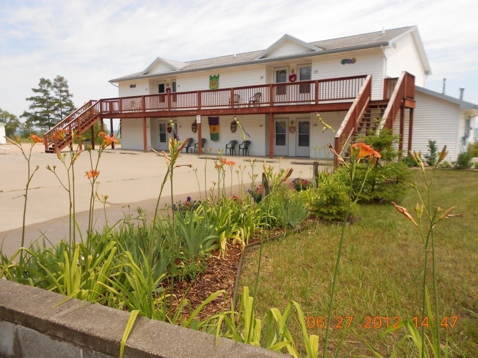 4497 S US Highway 23, Greenbush, MI 48738 Stefan's R & R Resort