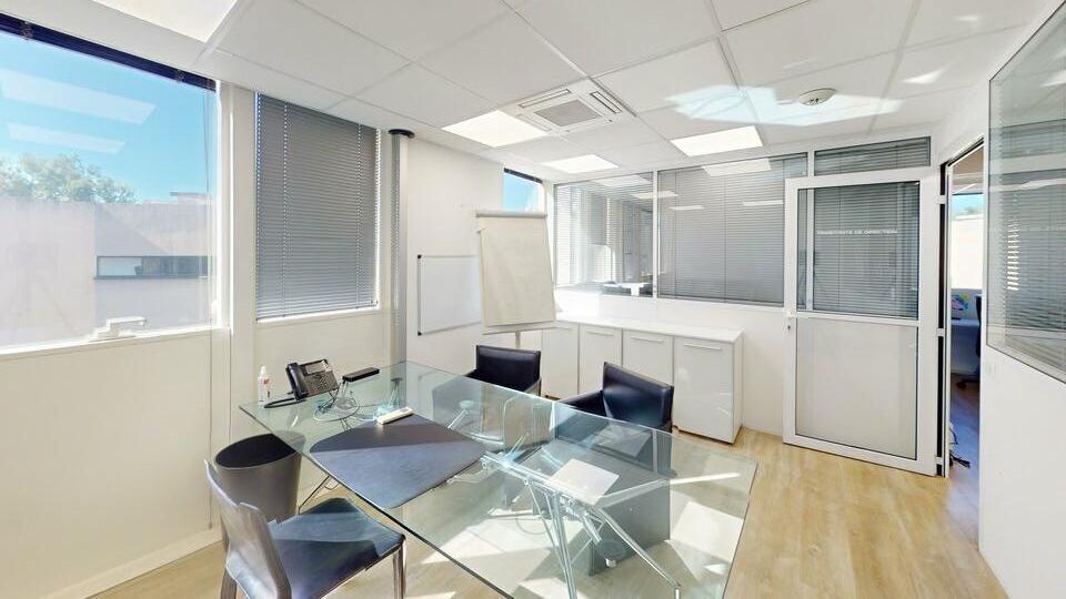 Office in Saint-Raphaël for lease Interior Photo- Image 1 of 11
