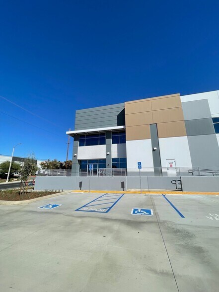 980 Marlborough Ave, Riverside, CA for lease - Building Photo - Image 2 of 20