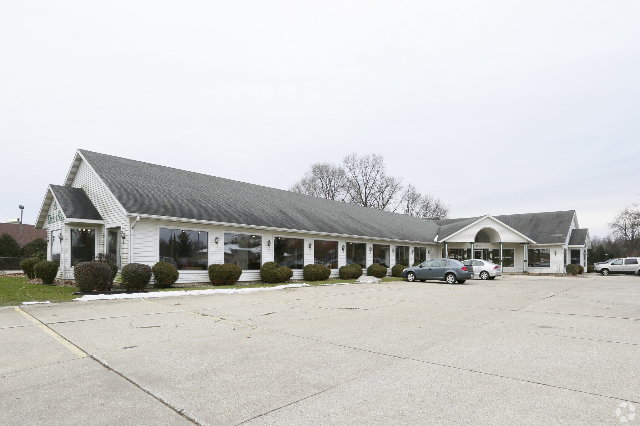 2415 S 11th St, Kalamazoo, MI for sale Primary Photo- Image 1 of 1