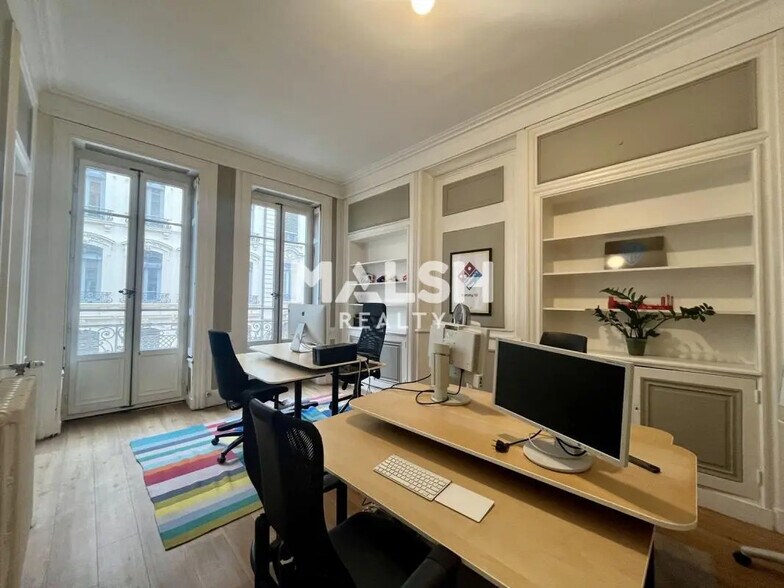 Office in Lyon for lease - Interior Photo - Image 2 of 13