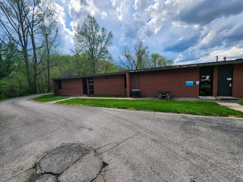 4710 Chimney Dr, Big Chimney, WV for lease - Building Photo - Image 2 of 5