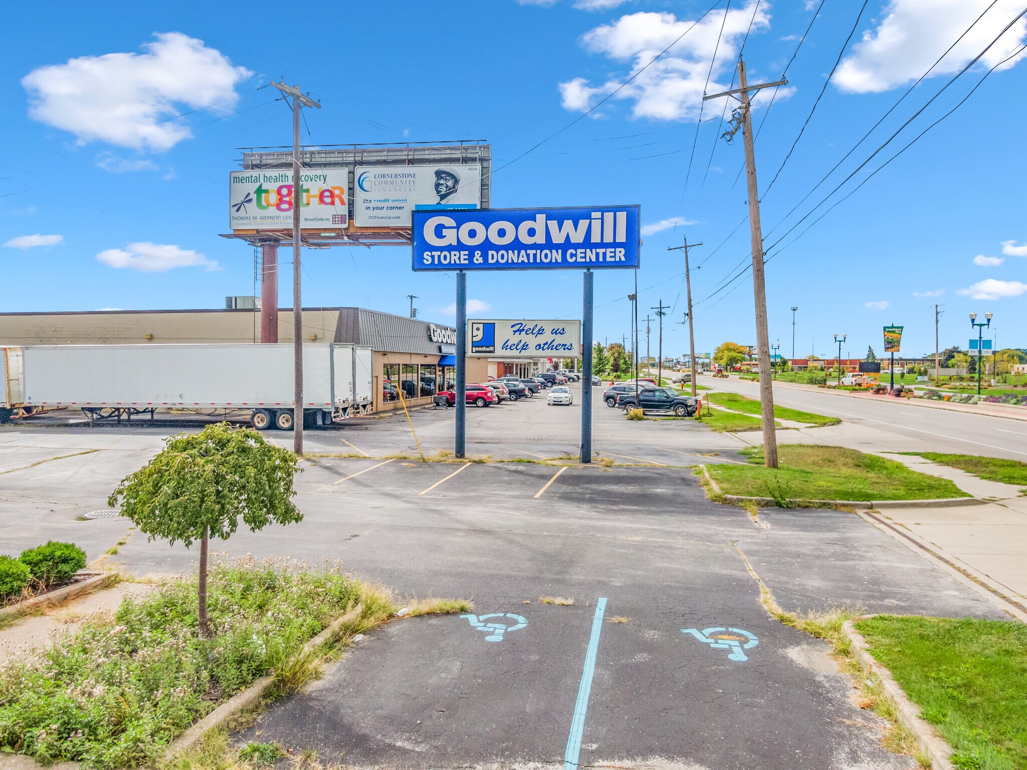 2021 S Reynolds Rd, Toledo, OH 43614 Goodwill