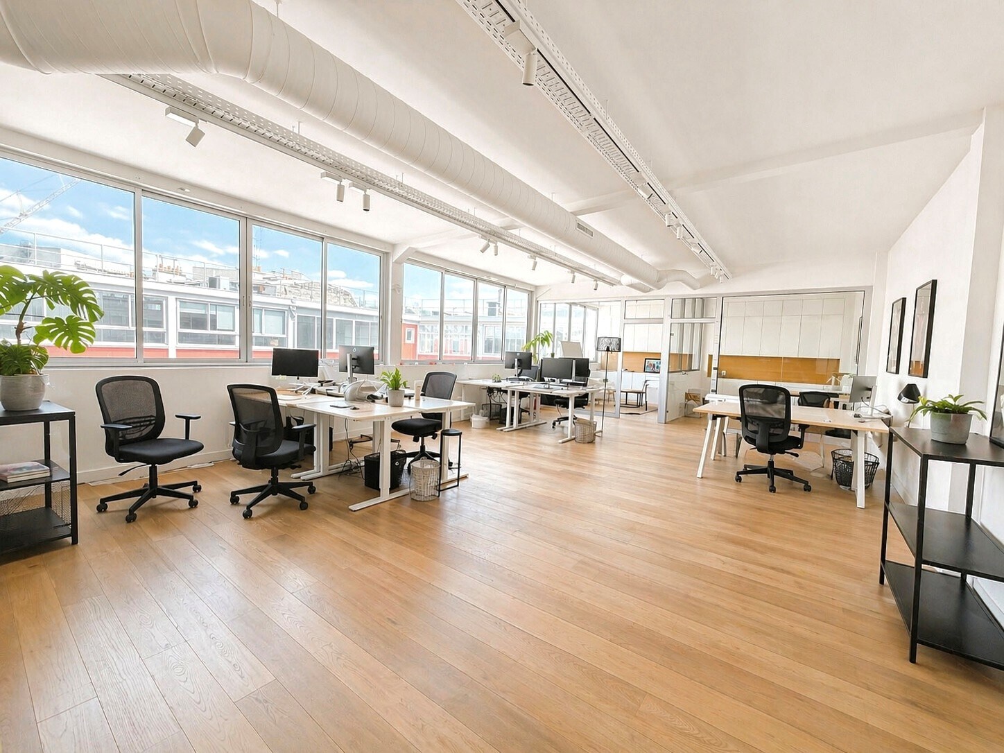 Office in Paris for lease Interior Photo- Image 1 of 7
