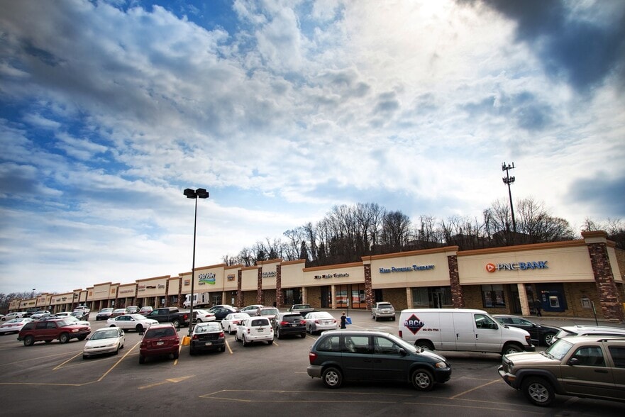 500- Pine Hollow Rd, McKees Rocks, PA for lease - Building Photo - Image 2 of 8