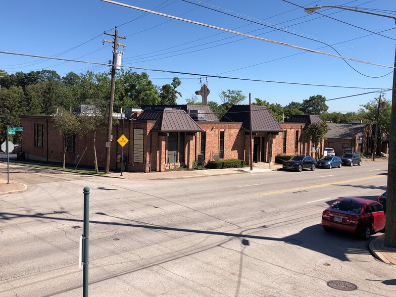 3330 Erie Ave, Cincinnati, OH for lease - Building Photo - Image 1 of 7