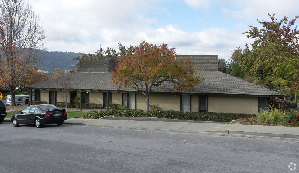 90 Mission Dr, Pleasanton, CA for lease - Building Photo - Image 2 of 3