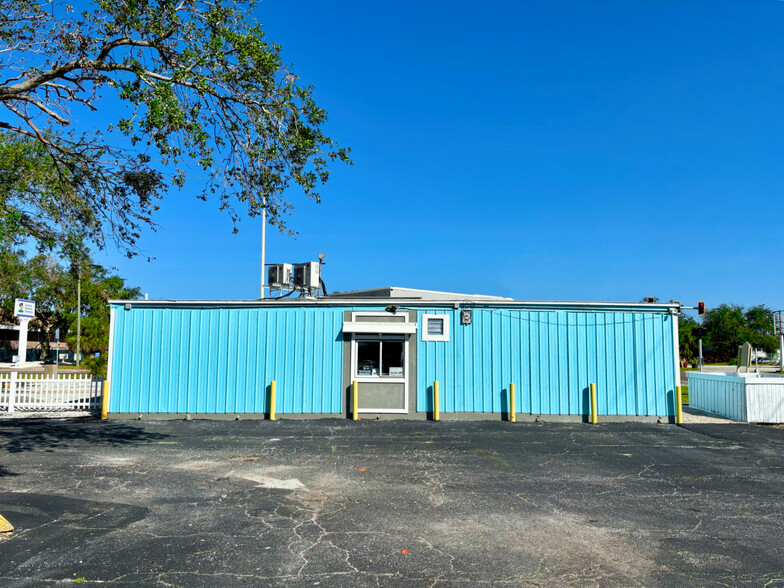 5804 54th Ave N, Kenneth City, FL for lease - Building Photo - Image 2 of 24