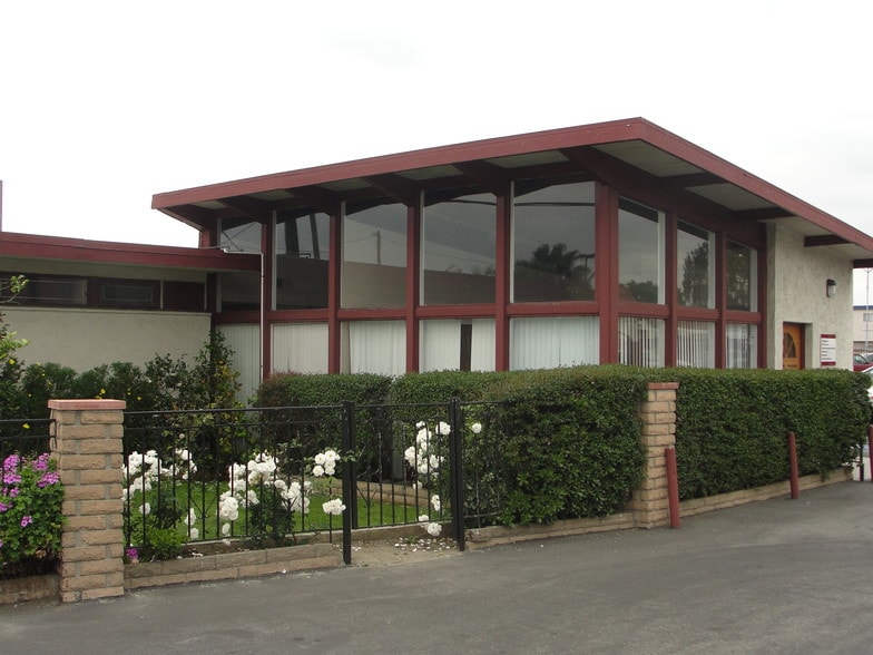 15747 Woodruff Ave, Bellflower, CA for lease - Building Photo - Image 2 of 7