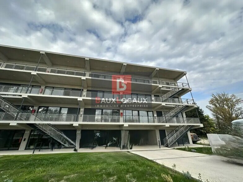 Office in Avignon for lease - Building Photo - Image 1 of 11