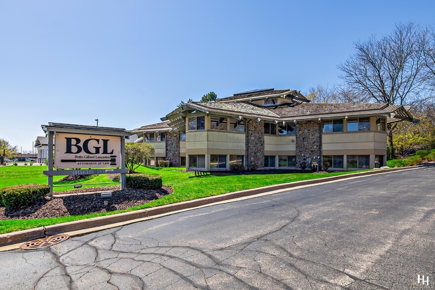 970 McHenry Ave, Crystal Lake, IL for sale - Building Photo - Image 1 of 26