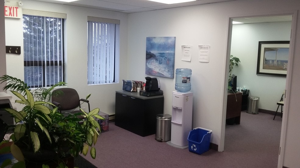 21 Concourse Gate, Ottawa, ON for lease - Interior Photo - Image 2 of 5