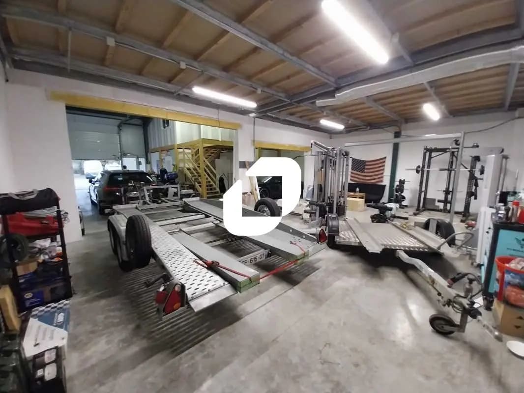 Flex in Le Haillan for lease Interior Photo- Image 1 of 13