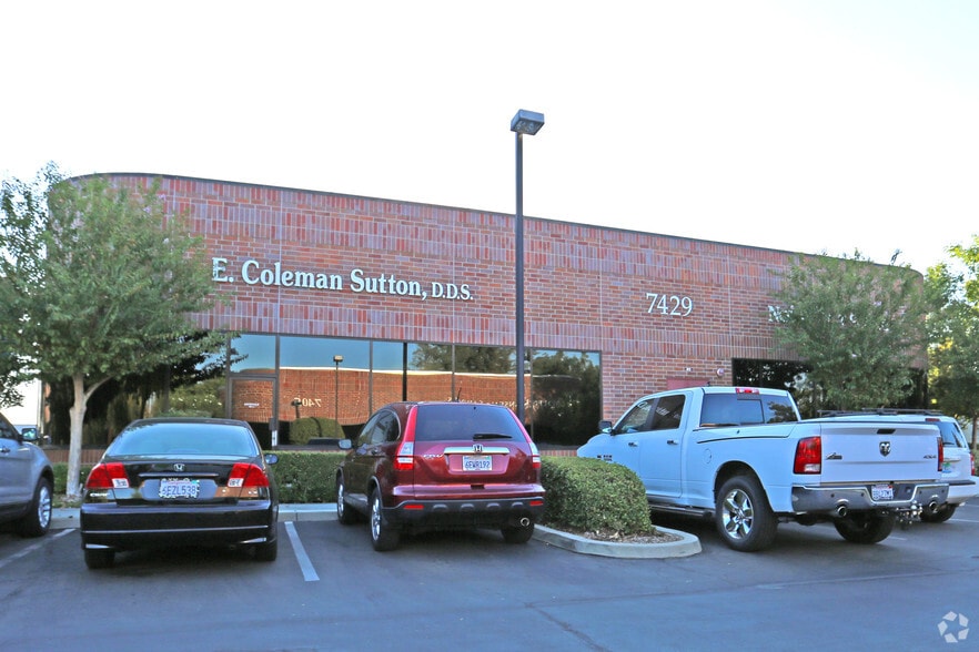 7429 N 1st St, Fresno, CA for sale - Building Photo - Image 2 of 11