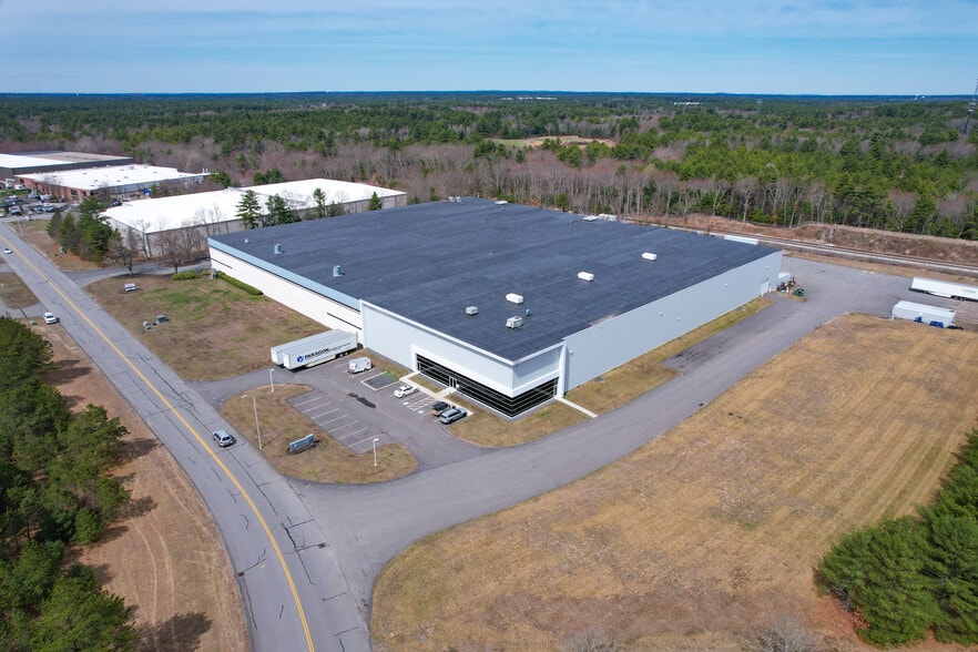 260 Kenneth Welch Dr, Lakeville, MA for lease - Building Photo - Image 1 of 12