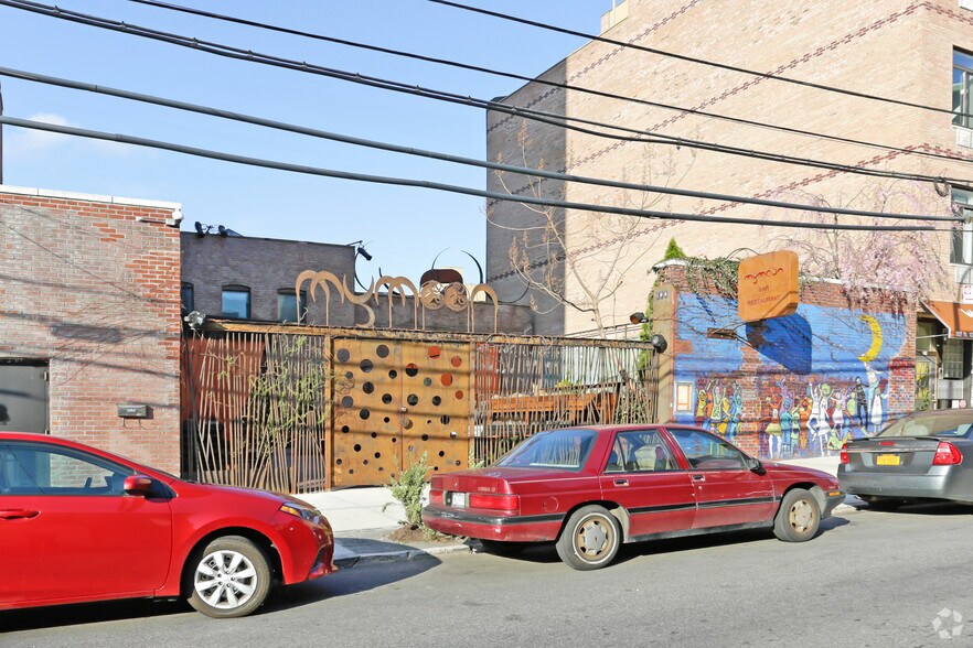 178-182 N 10th St, Brooklyn, NY for sale - Primary Photo - Image 1 of 1