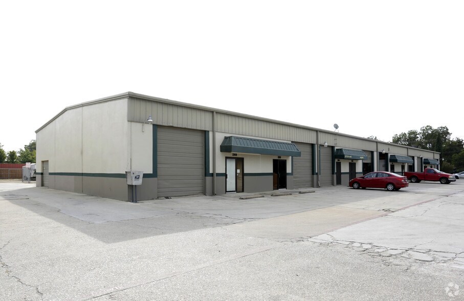 2131-2163 Corzine Dr, Arlington, TX for lease - Primary Photo - Image 3 of 9