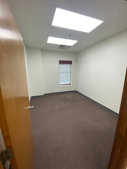 1012 W State College Rd, Dover, DE for lease - Building Photo - Image 2 of 6