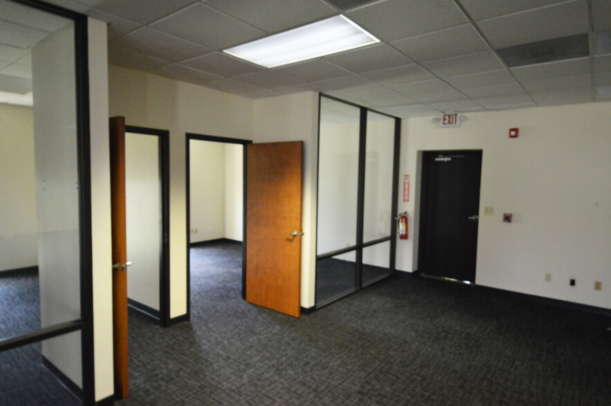 1150 Louise Rd, Winston-Salem, NC for sale - Building Photo - Image 3 of 10