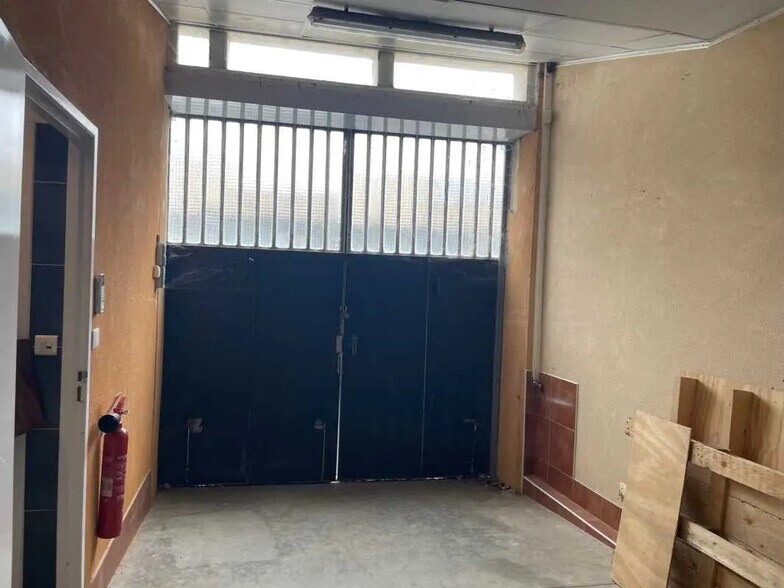 Office in Lyon for lease - Interior Photo - Image 3 of 4