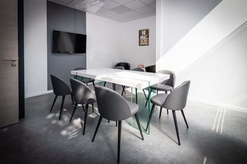 Multifamily in Lyon for sale - Interior Photo - Image 1 of 8