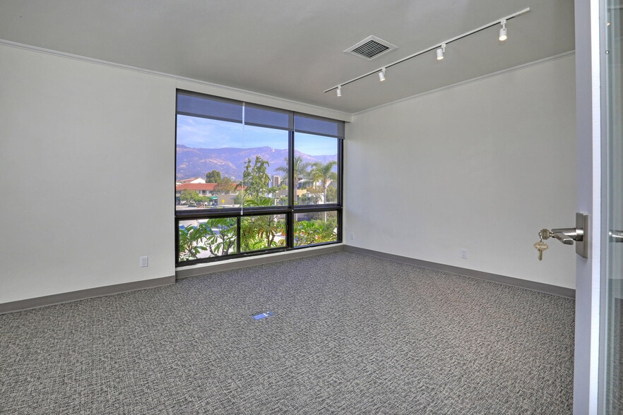 115 S La Cumbre Ln, Santa Barbara, CA for lease - Interior Photo - Image 2 of 16