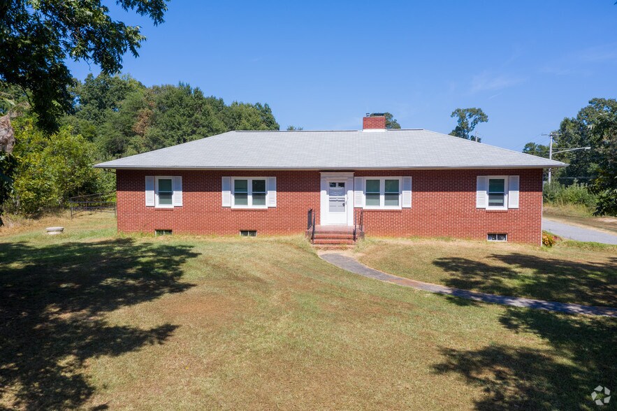 1416 Dallas Cherryville Hwy, Dallas, NC 28034