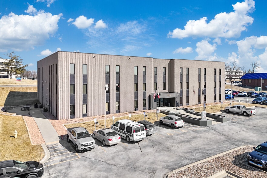 2910 Westown Pky, West Des Moines, IA for lease - Building Photo - Image 1 of 5