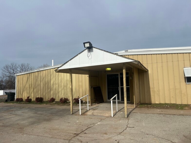 6600 E Main St, Cushing, OK for lease - Building Photo - Image 1 of 19