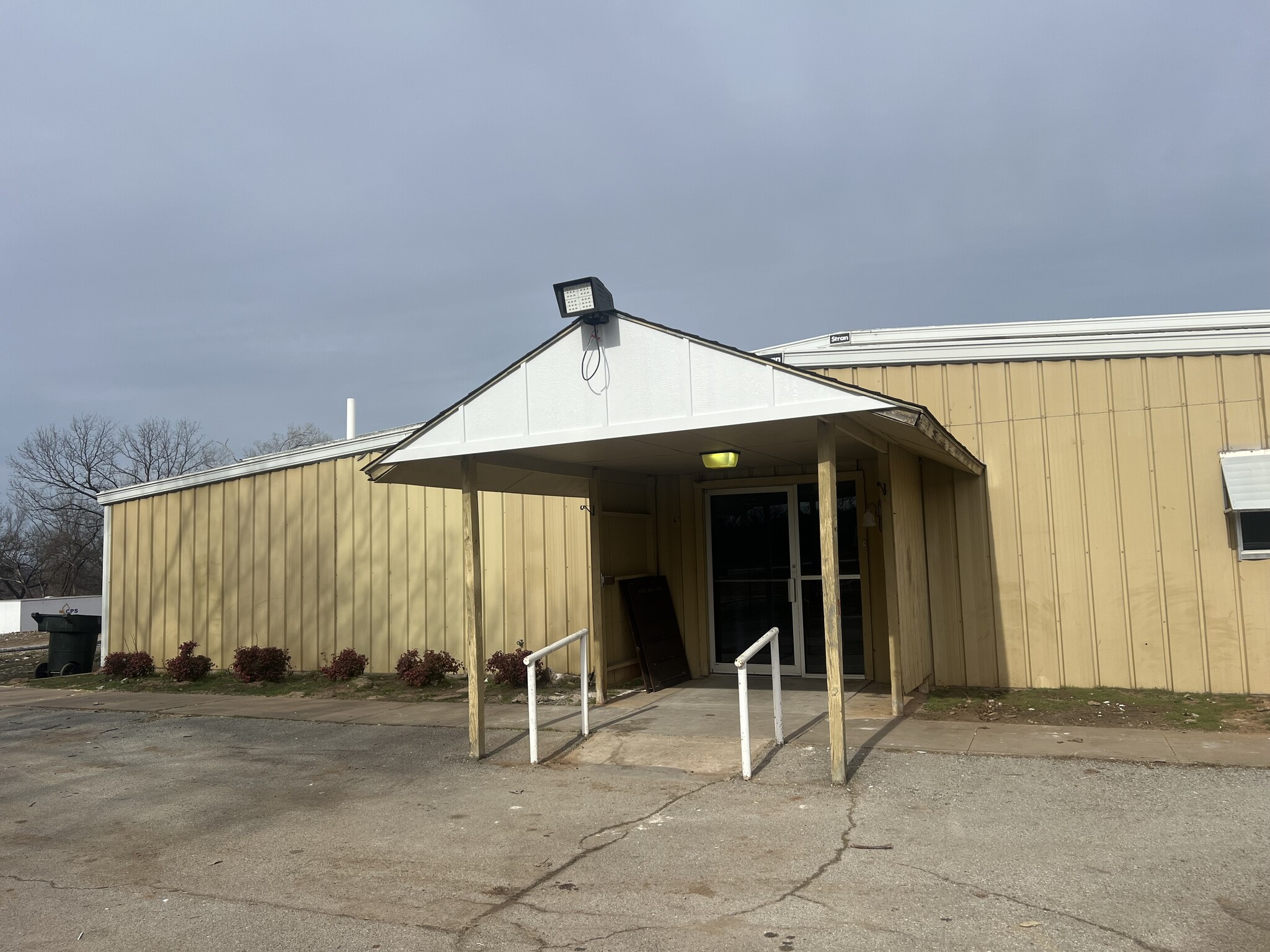 6600 E Main St, Cushing, OK for lease Building Photo- Image 1 of 20