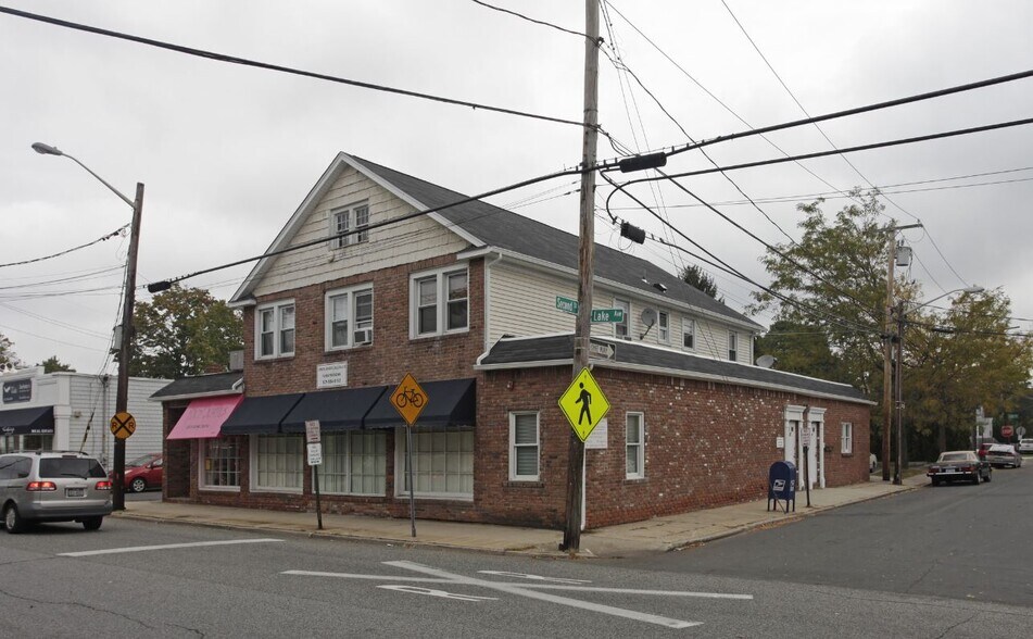 487 Lake Ave, Saint James, NY 11780