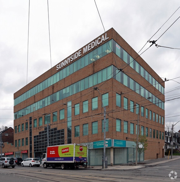 27 Roncesvalles Ave, Toronto, ON for lease - Primary Photo - Image 1 of 8
