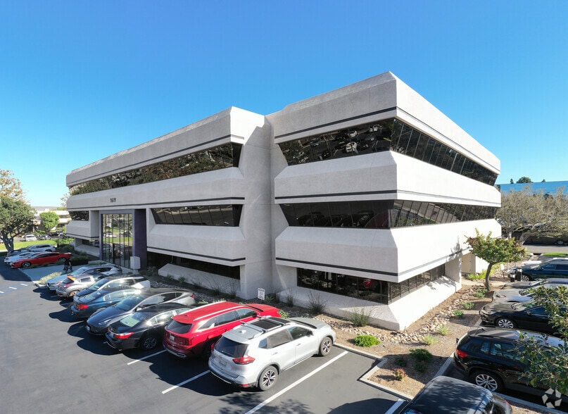 9619 Chesapeake Dr, San Diego, CA for lease - Primary Photo - Image 1 of 6