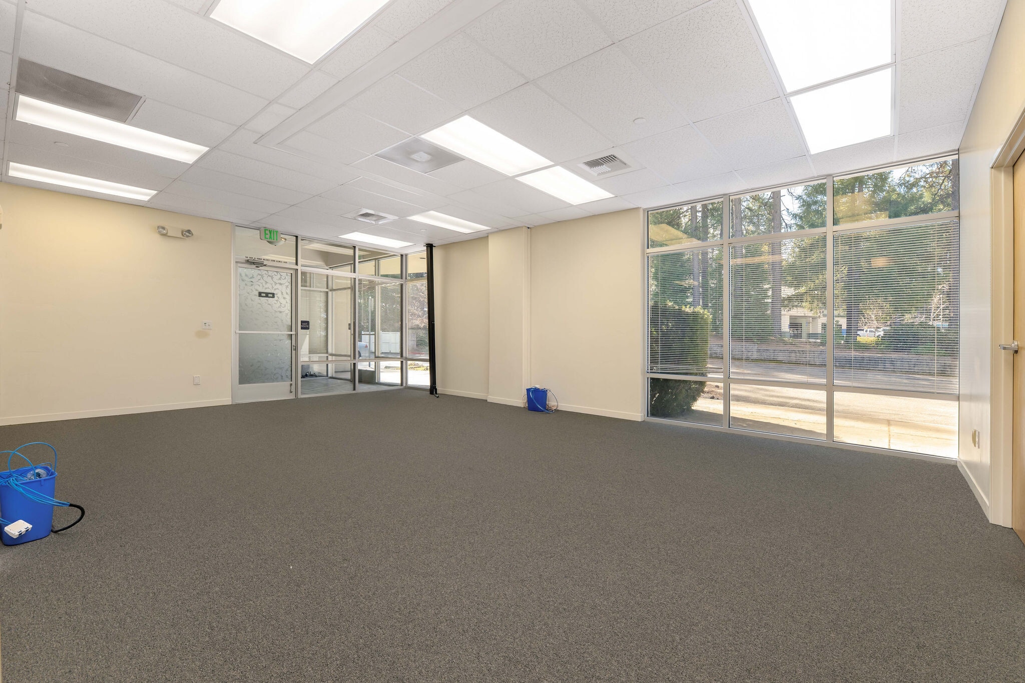 345 Crown Point Cir, Grass Valley, CA for lease Interior Photo- Image 1 of 6