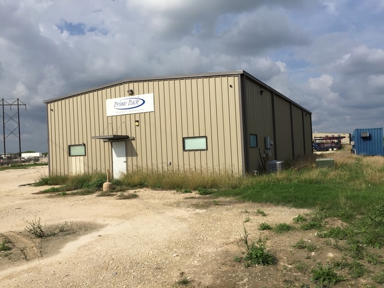 2624 Highway 72, Three Rivers, TX for lease - Building Photo - Image 3 of 19