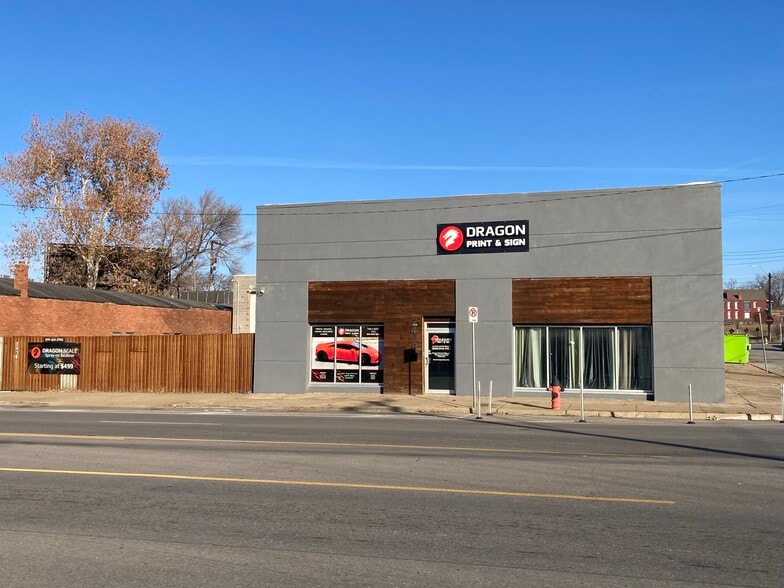 2420 E Truman Rd, Kansas City, MO for lease - Building Photo - Image 1 of 8