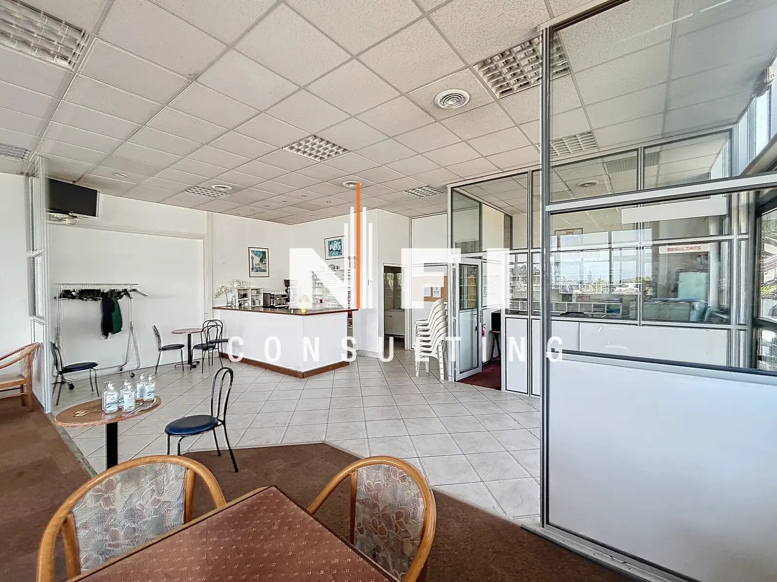 Office in Villeneuve-Loubet for lease Interior Photo- Image 1 of 8
