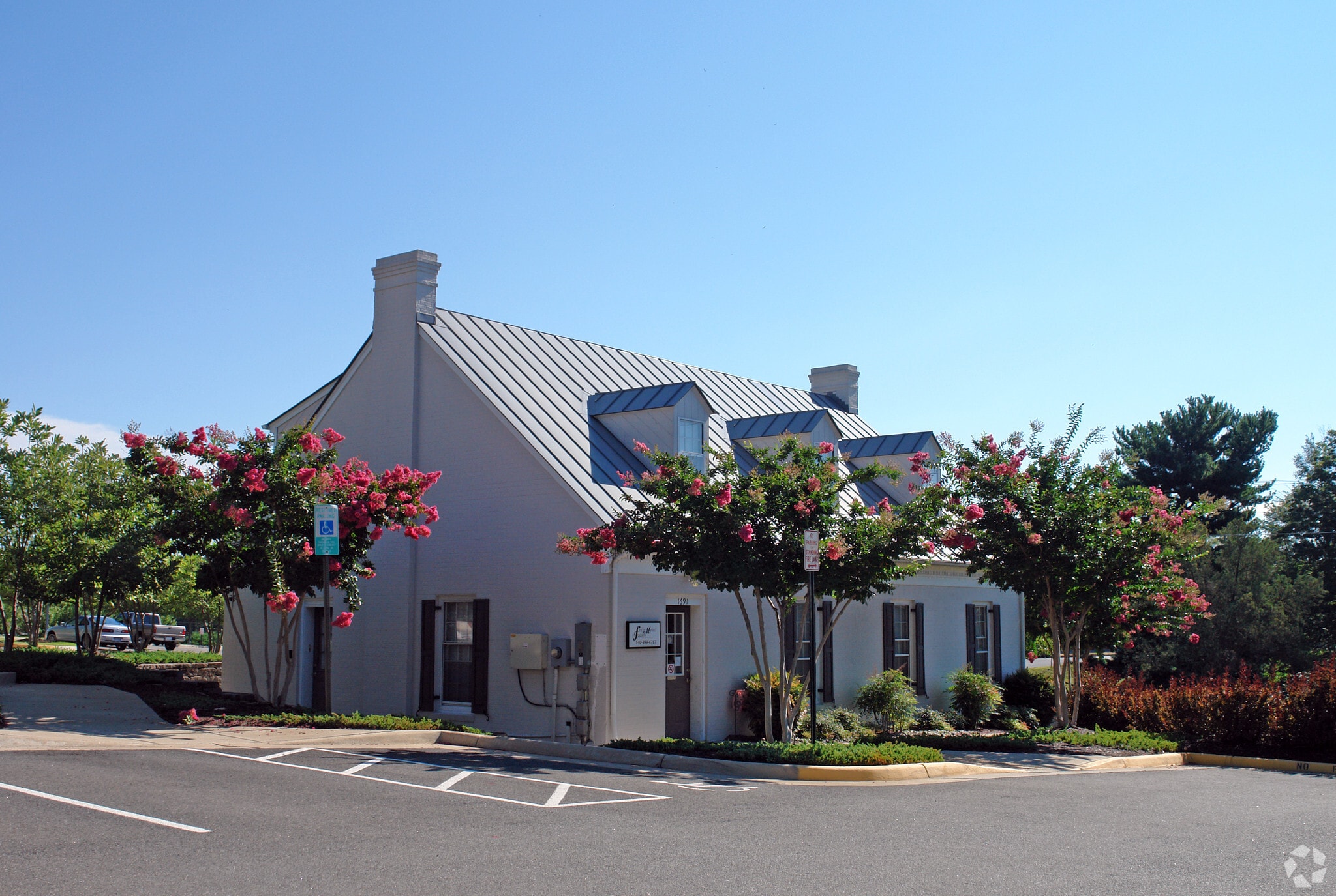 1691 Jefferson Davis Hwy, Fredericksburg, VA for lease Primary Photo- Image 1 of 4