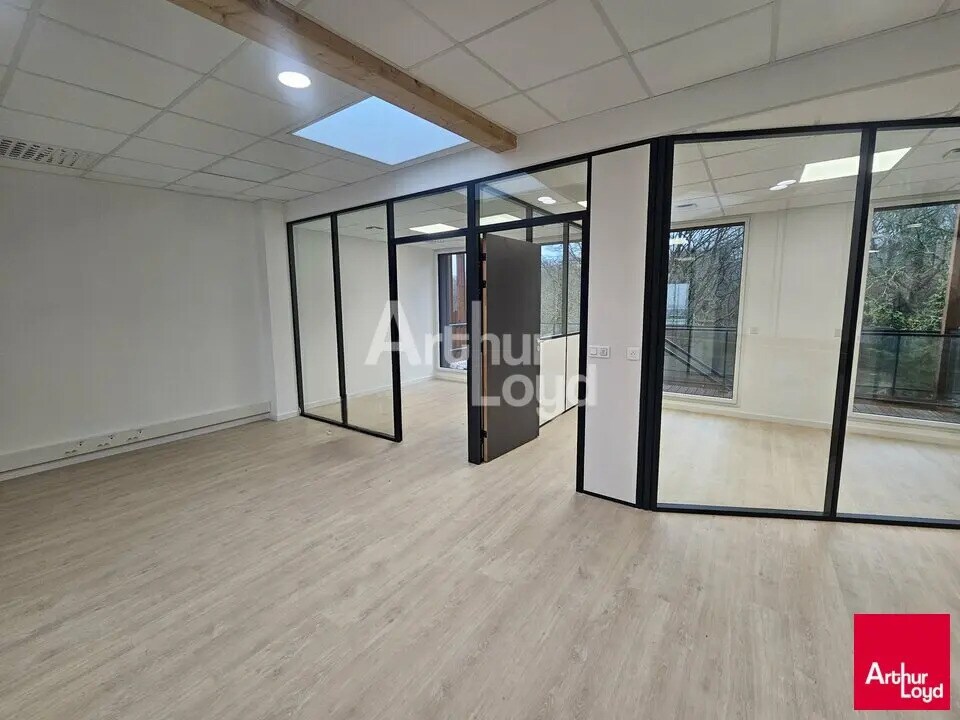 Location Bureaux 148 m² - Photo 1
