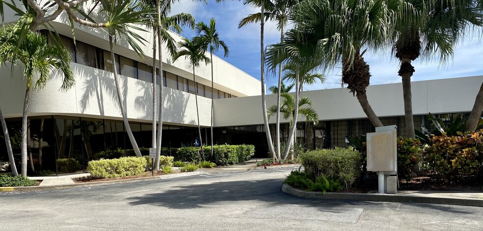 5840 Corporate Way, West Palm Beach, FL for lease - Building Photo - Image 2 of 13