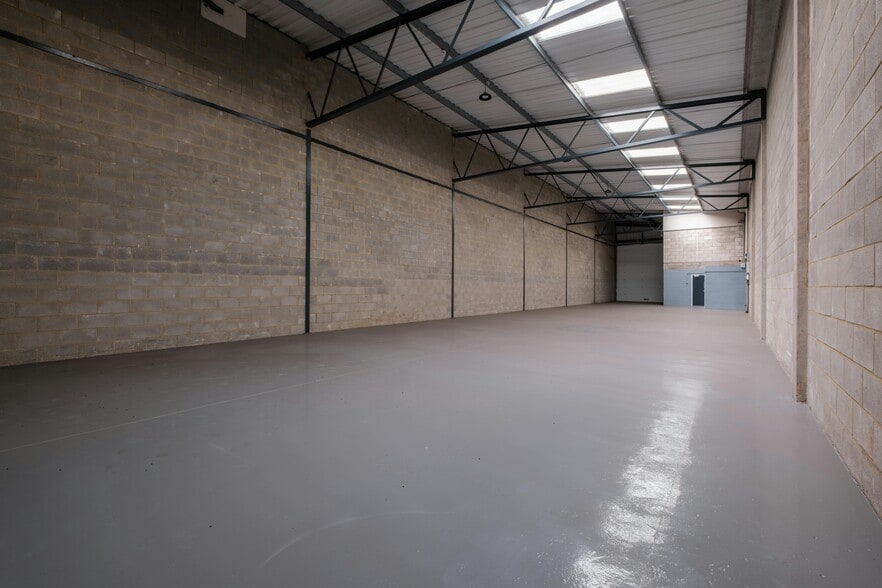 Field End, Long Crendon for lease - Building Photo - Image 2 of 6