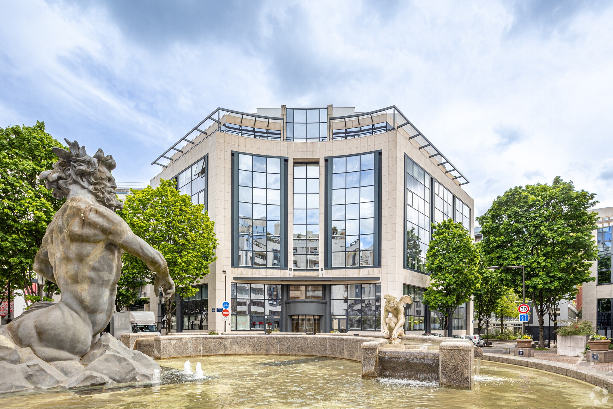 4 Place Des Ailes, Boulogne-Billancourt for lease Primary Photo- Image 1 of 3