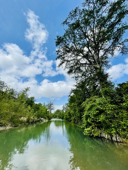 1345 Old Martindale, San Marcos, TX for sale - Primary Photo - Image 1 of 17