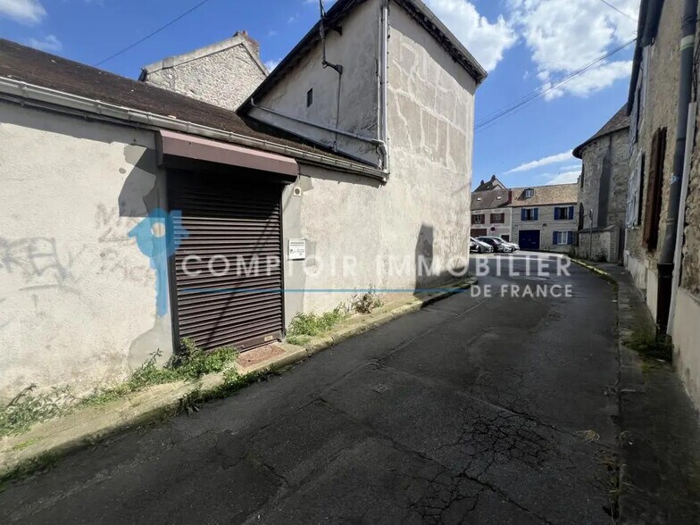 Retail in La Ferté-Alais for sale - Building Photo - Image 2 of 15