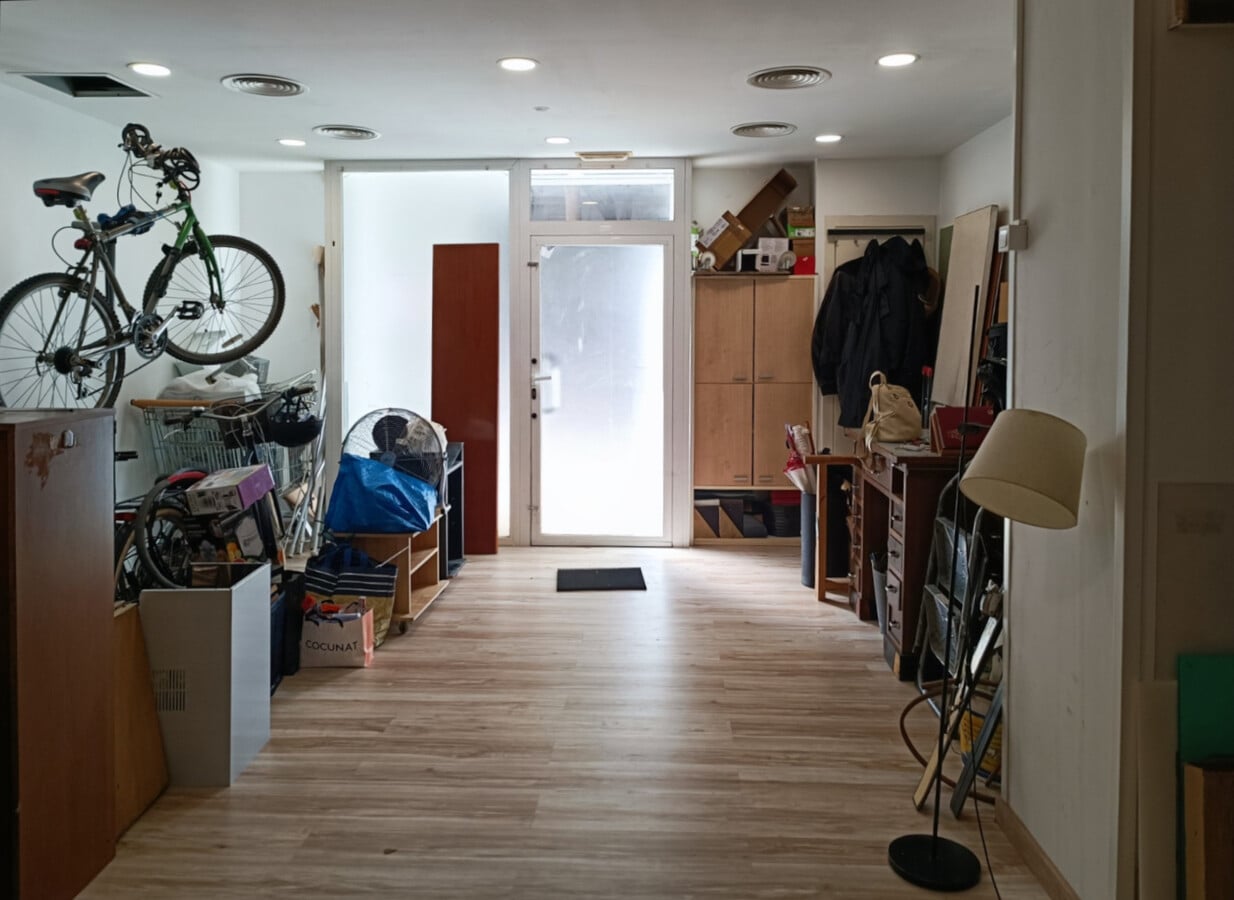 Barcelona, BAR 08013 - Unit - - - Interior Photo - Image 1 of 8