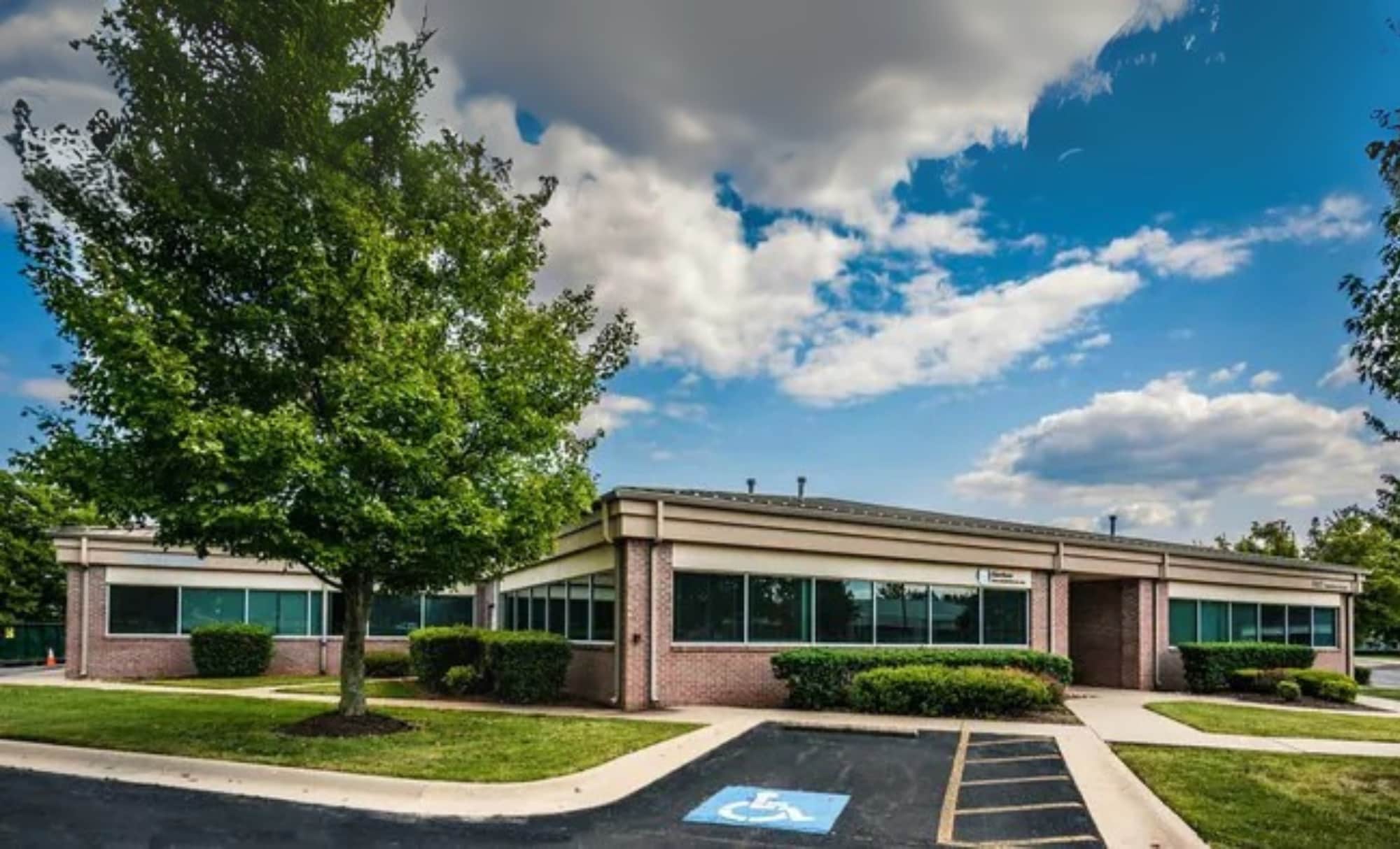 1005 Beau Terre Dr, Bentonville, AR for lease Interior Photo- Image 1 of 10