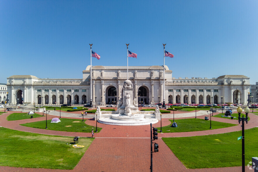 40-60 Massachusetts Ave NE, Washington, DC for lease - Primary Photo - Image 1 of 8