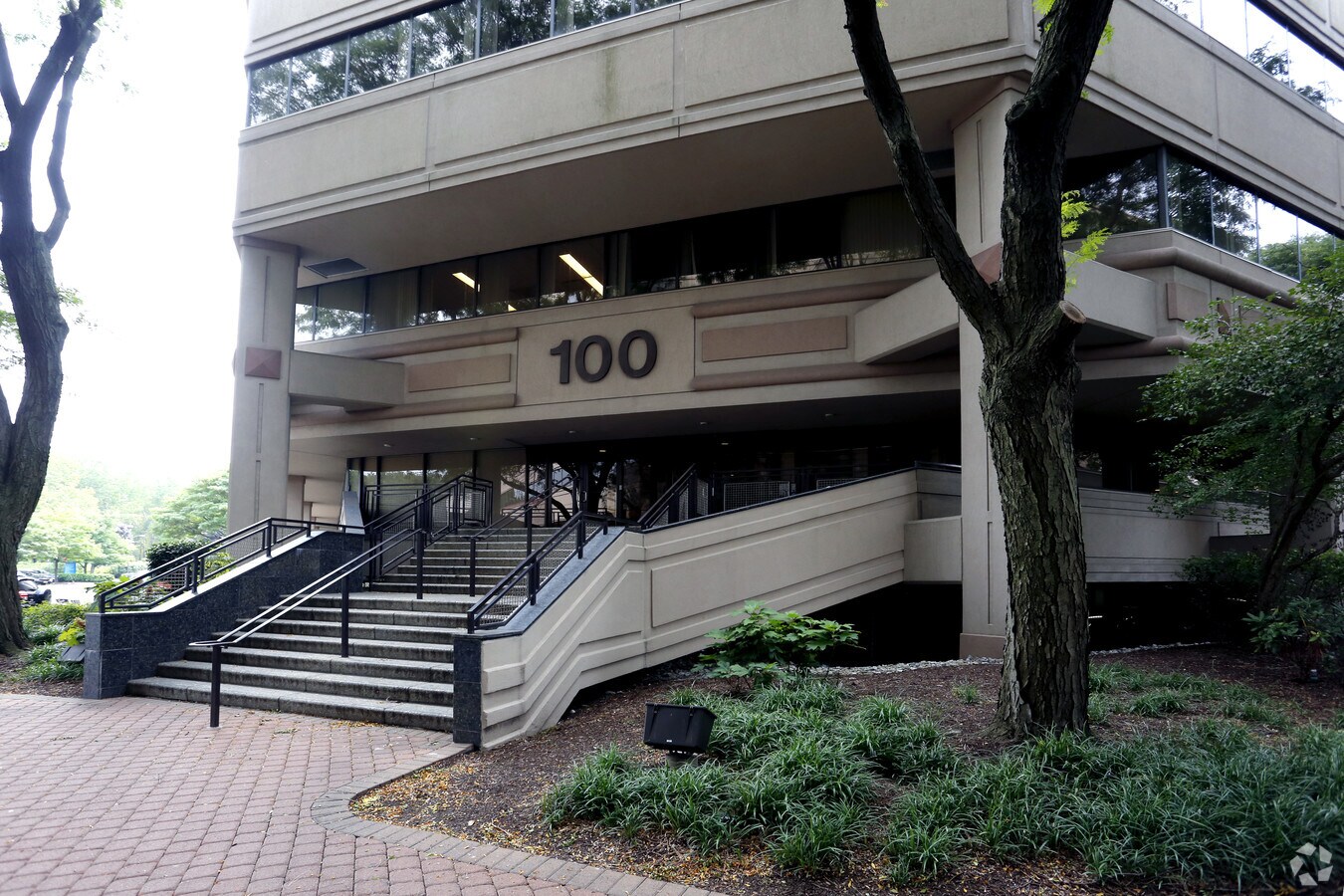 100 Plaza Dr, Secaucus, NJ 07094 Property Record