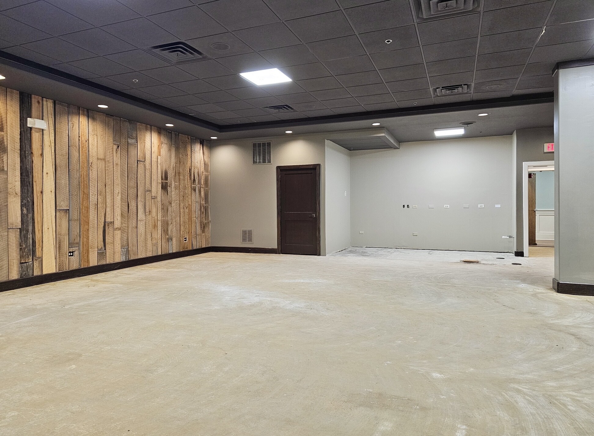 524 W State St, Geneva, IL for lease Interior Photo- Image 1 of 5