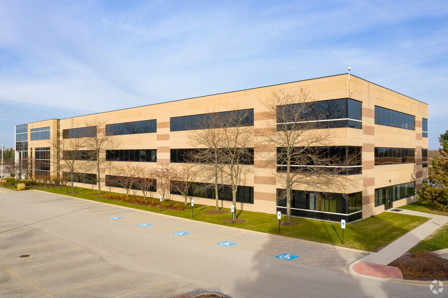 544 Lakeview Pky, Vernon Hills, IL for lease - Building Photo - Image 2 of 11